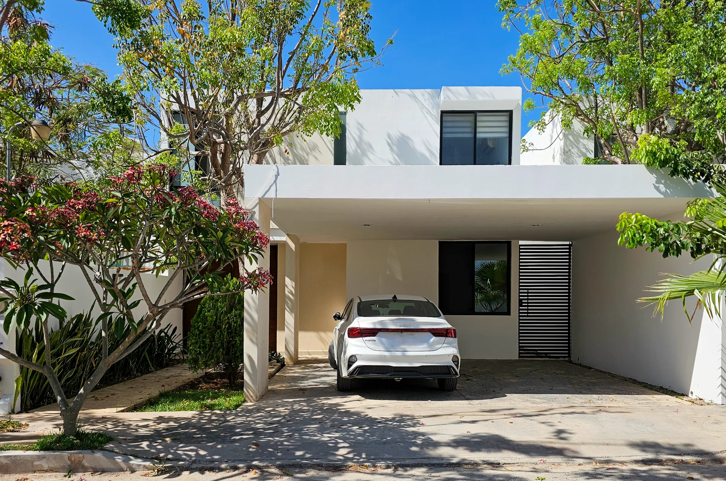 CASA EN VENTA UBICADA EN REAL MONTEJO CON TRES RECAMARAS, COCHERA TECHADA Y ALBERCA 343.webp